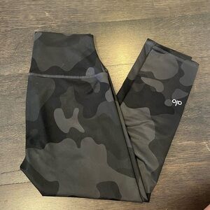 Alo Yoga Cropped Leggings